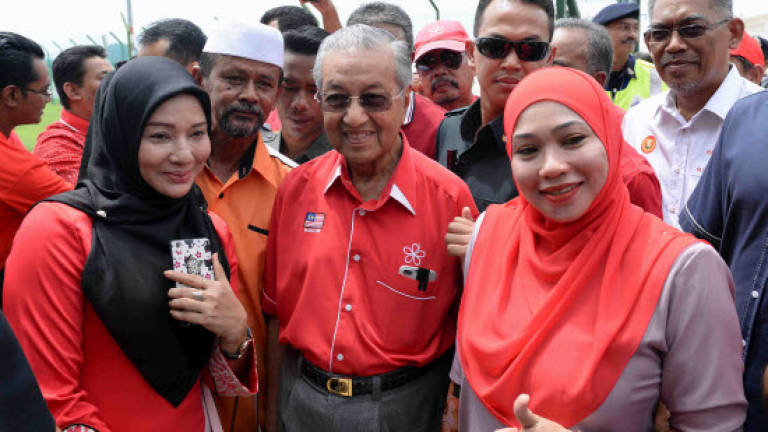 Shouts of 'hidup Tun' greets Dr Mahathir in Alor Star