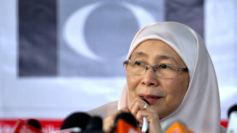 Housewives' EPF contribution, tribute to group: DPM Wan Azizah