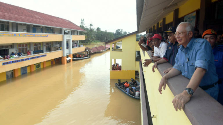 Najib praises smooth management of floods
