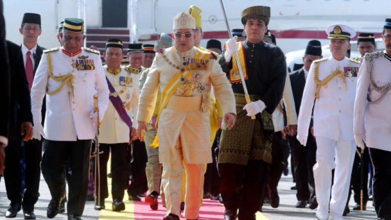 Sultan Muhammad V arrives to ascend throne as 15th Yang di-Pertuan Agong