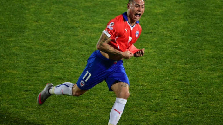 Vargas double as Chile sink Peru