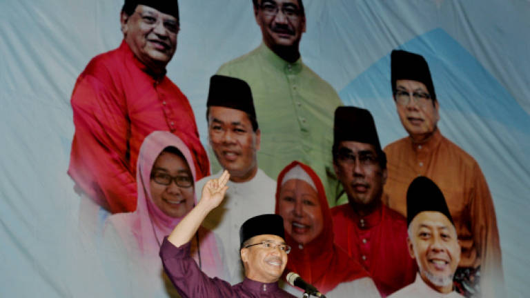 Hishammuddin makes impassioned call to Umno members to safeguard party