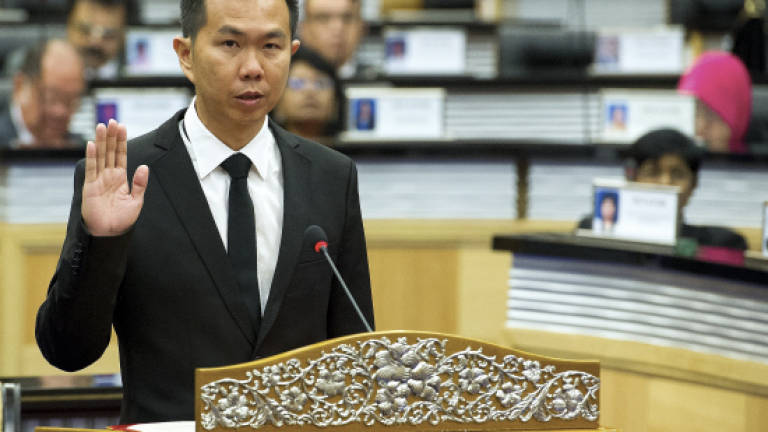 Wilfred Yong sworn in as senator