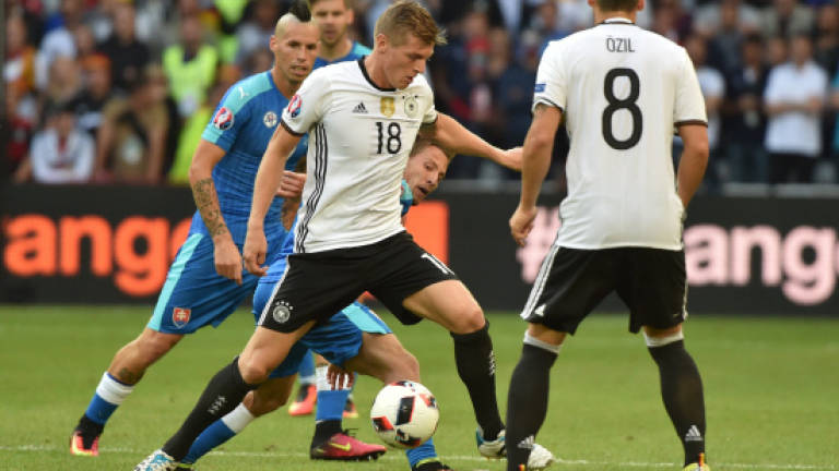Slick Germany ease into Euro quarter-finals