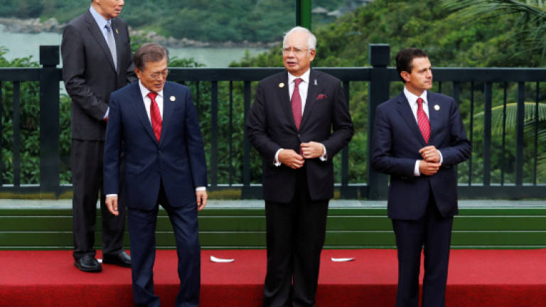 Najib arrives in Manila to attend 31st Asean Summit