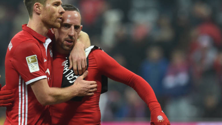 Bayern extend Ribery's contract by another year