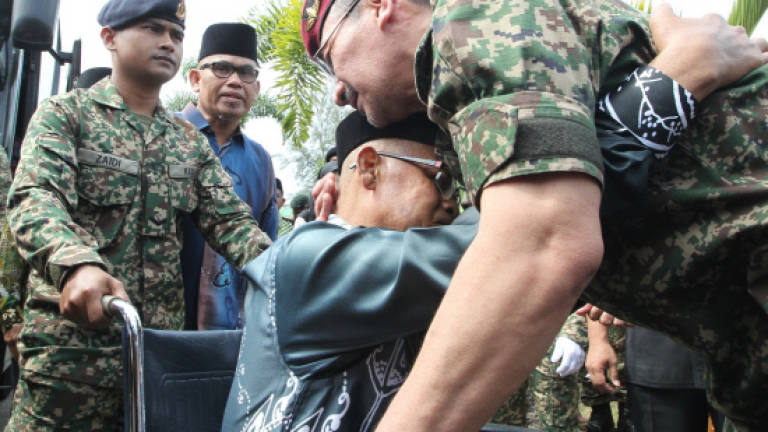 Daughter follows war hero's footsteps Daughter follows war hero's footsteps