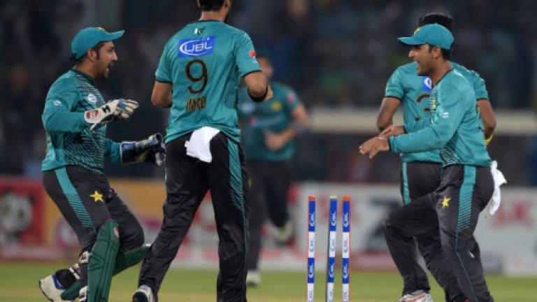 Pakistan celebrate cricket return with series triumph