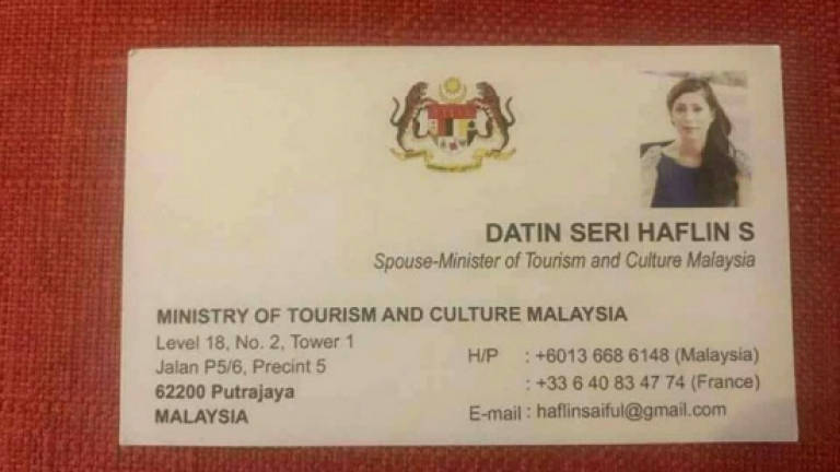 Nazri denies approving official call card for wife