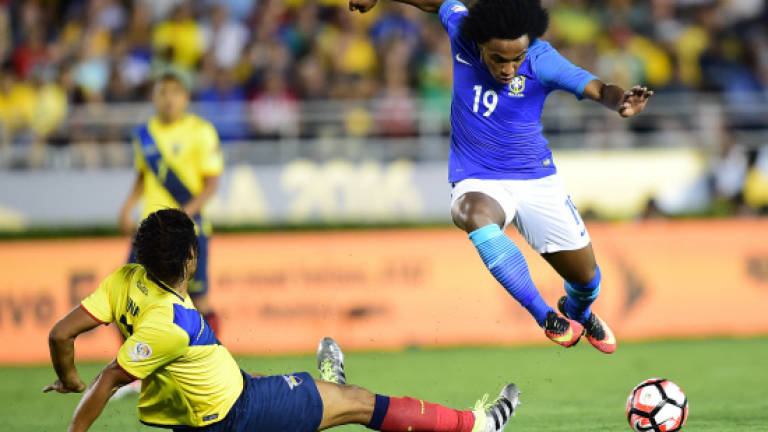 Brazil held by Ecuador in Copa America opener