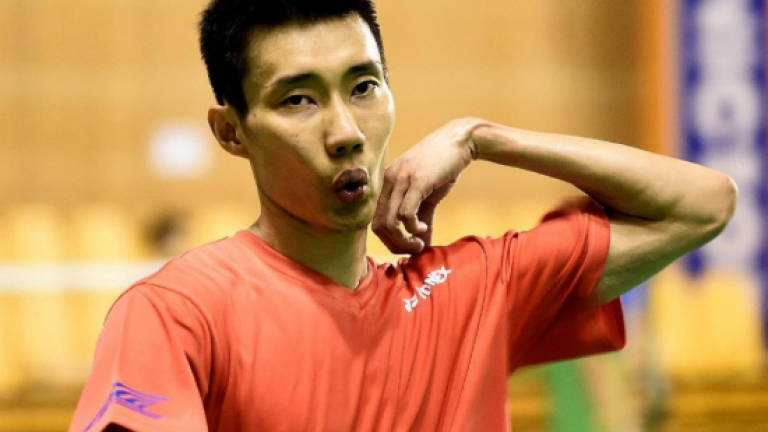 Top-ranked Lee under pressure for final badminton bid