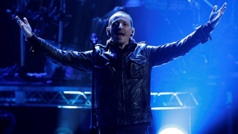 Linkin Park singer Bennington dead in apparent suicide