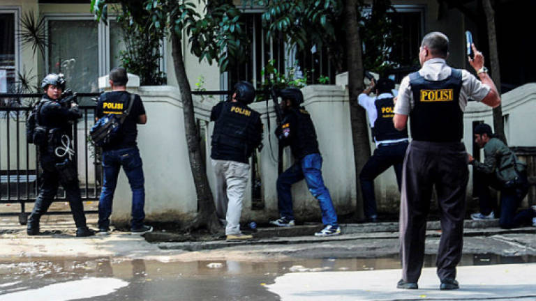 IS-linked Indonesian shot dead after bomb attack