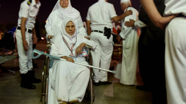In Egypt, ecstatic pilgrims start journey to Mecca