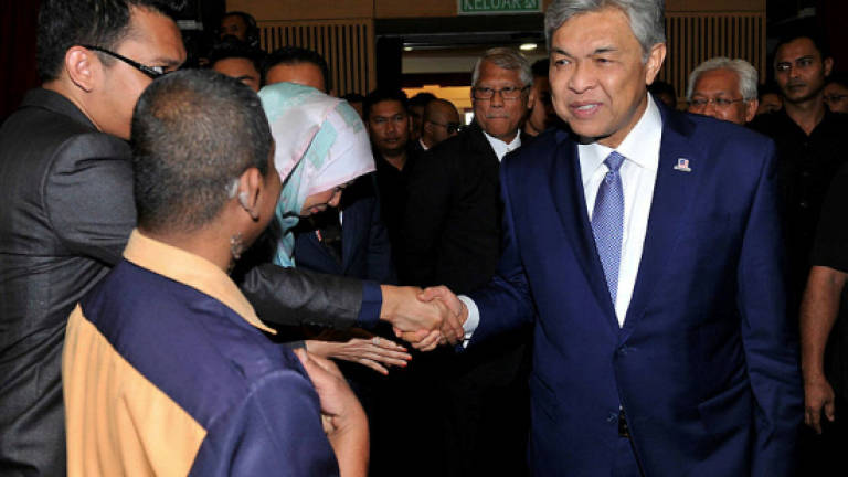 Exploit political crisis in Selangor to regain people's confidence in BN: Zahid