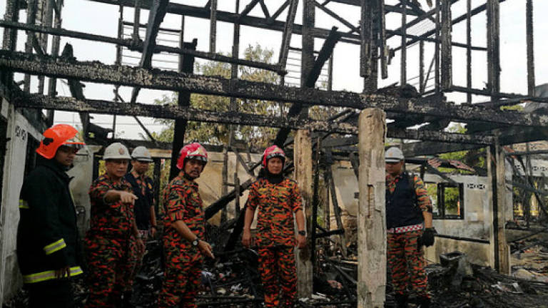 Pre-dawn fire razes 15 houses in Kuala Perlis (Updated)