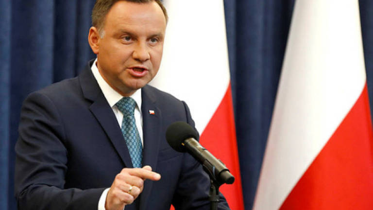 Polish president vetoes controversial court reforms