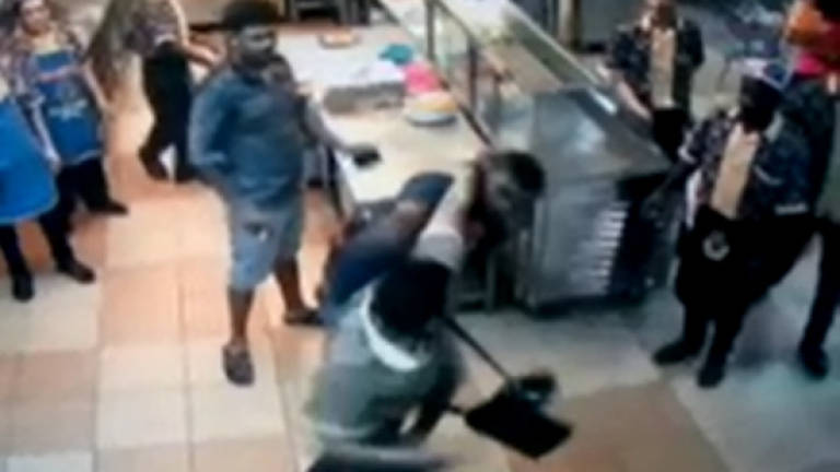 Videos of pre-dawn brawl at popular nasi kandar shop go viral