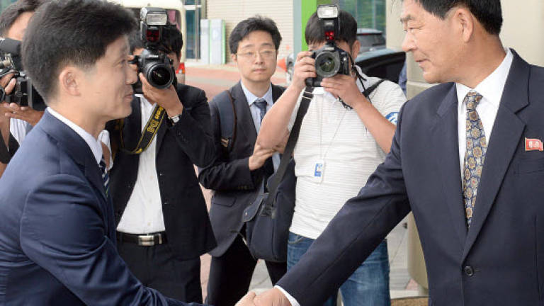 S. Korean delegates head for talks on Kaesong wage row