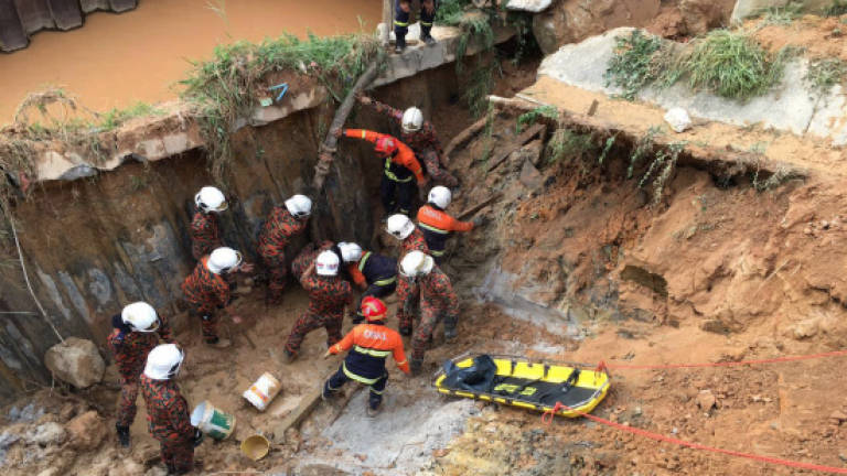 Two buried in 6m of mud in freak accident (Updated)