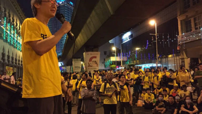 Bersih 4: Comedian entertains rally-goers