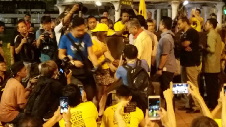 Tun M attends candlelight vigil for Maria Chin