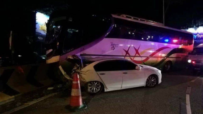 23 injured as bus crashes into car near Genting Highlands