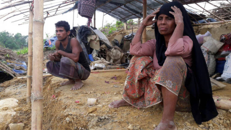 Thousands of Rohingya flee Myanmar for Bangladesh
