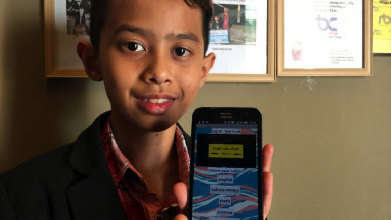 Student, 13, develops Digital Textbook