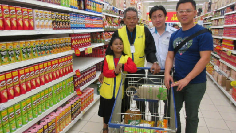 Shopping Buddy program helping families in need to reduce household burden