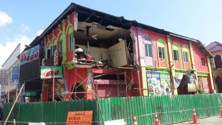 Owner of collapsed 100-year-old building to meet city council tomorrow