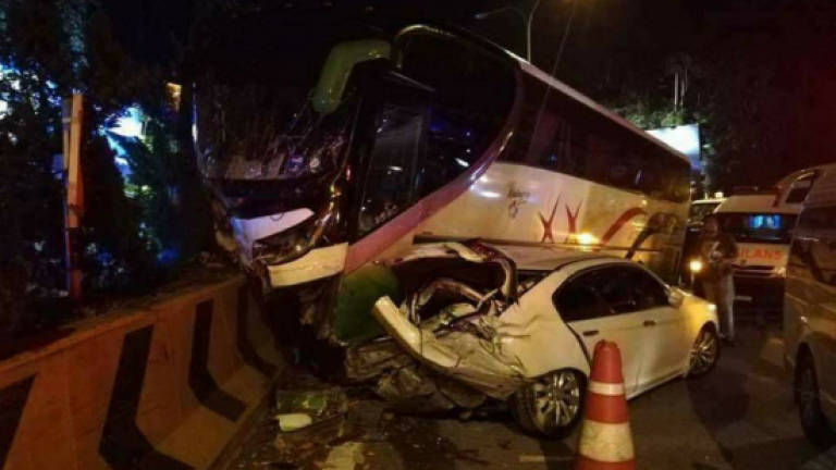 23 injured as bus crashes into car near Genting Highlands