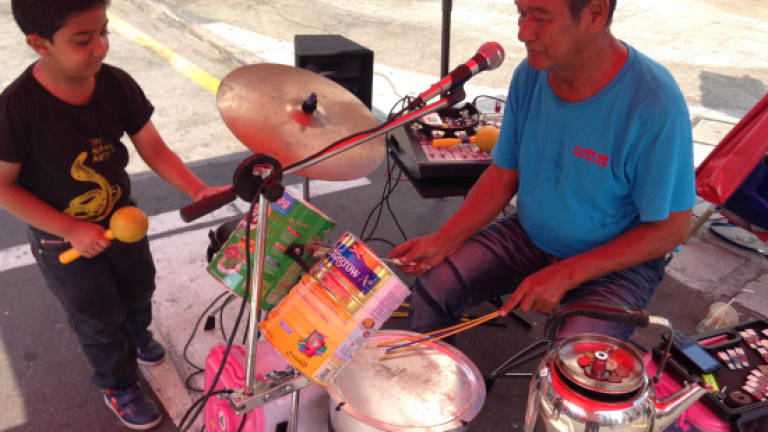 Philanthropic musician creates tunes from household items