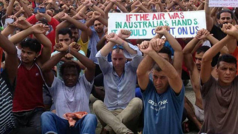 UN calls on Australia to stop 'humanitarian emergency' at PNG refugee camp