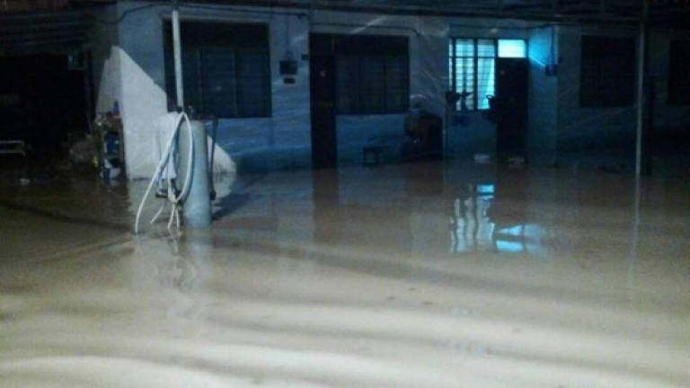Flash floods displace 110 people in Bera.