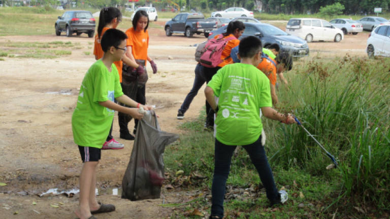 2200 'Earth Warriors' gathered to clean up township