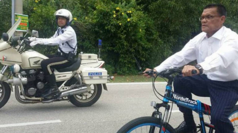 Pahang MB cycles home for lunch break during state assembly
