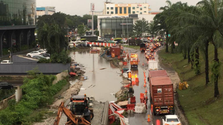 Flash floods wreak havoc in Kuala Lumpur