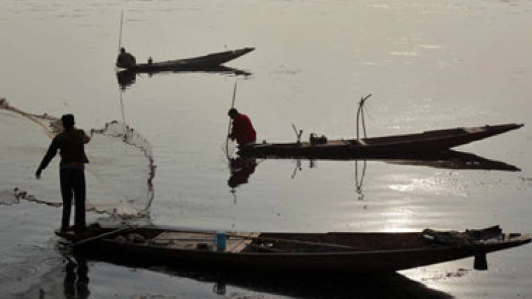 Seven missing Pulau Gaya fishermen return to shore safely