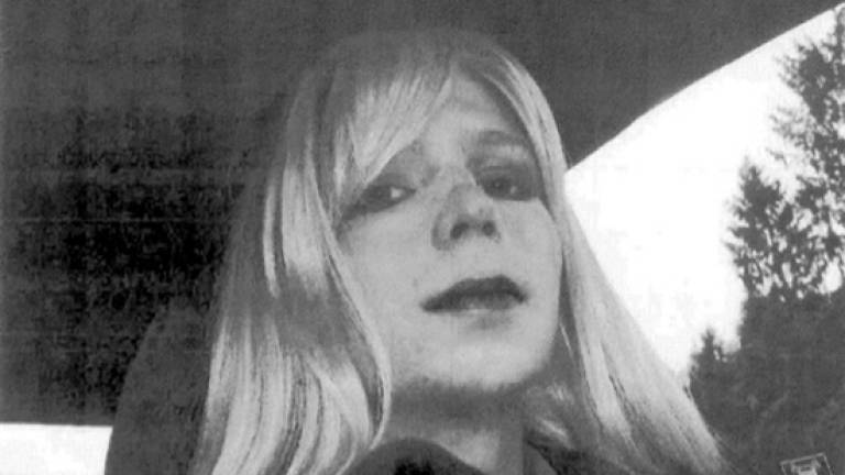 Chelsea Manning asks Obama for reduced sentence