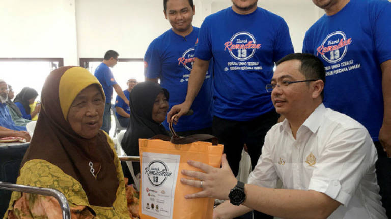 Tebrau Umno Youth assists 500 needy residents