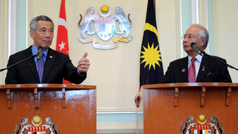 Singapore PM expresses sympathy over missing plane episode