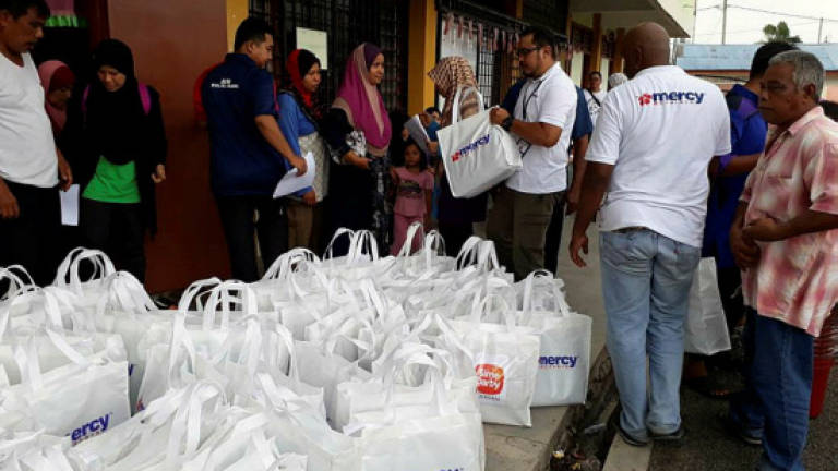 Mercy Malaysia delivers aid to Penang flood victims