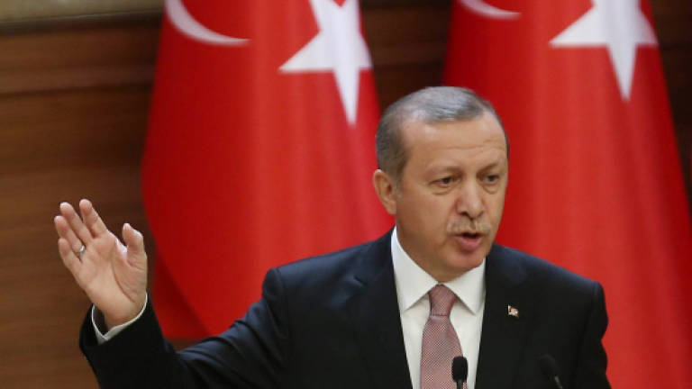 Erdogan denies Turkey buys any oil from Islamic State