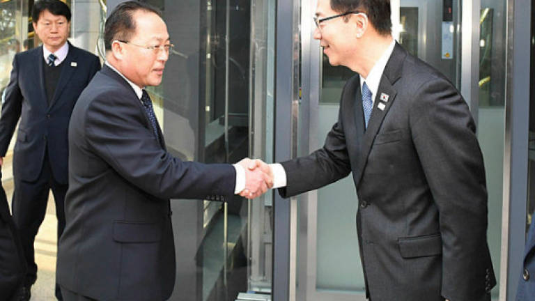 Two Koreas in talks on Winter Olympics athletes