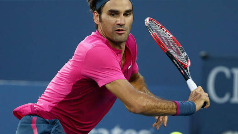 Top seeds Djokovic, Federer reach Cincy semi-finals