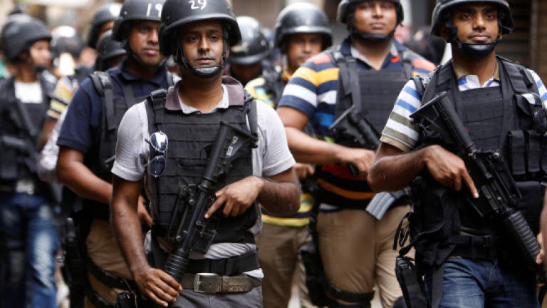 Bangladesh hunts escaped extremist as it probes IS links