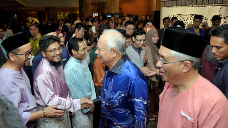 Najib attends Khazanah Nasional's Aidilfitri open house