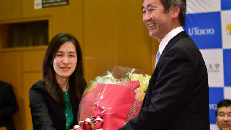 Japanese, Canadian win Nobel for neutrino work