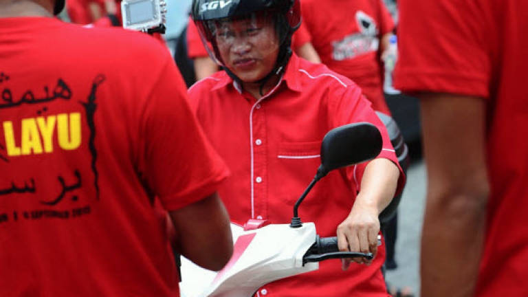 Ahmad Maslan: Red shirt rally meant to display difference between approved and illegal rallies